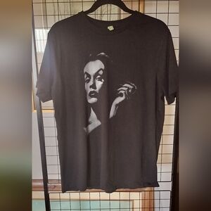 EUC Vampira T-shirt